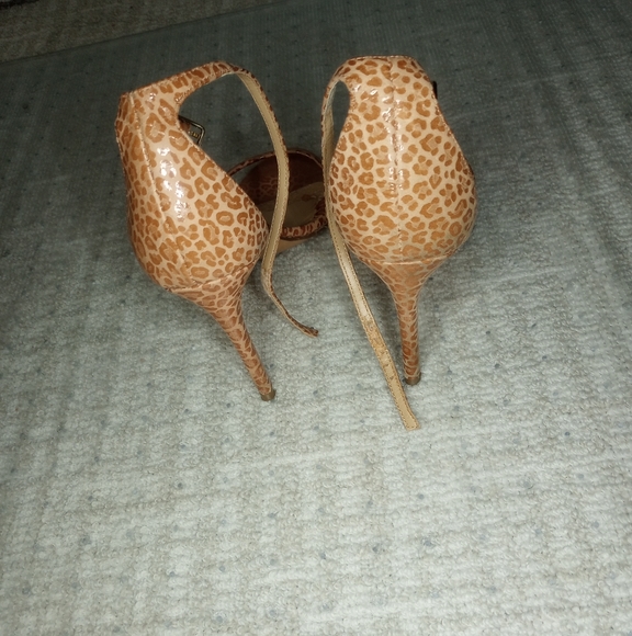 Women's banana republic tan/nude cheetah print strappy heels - Picture 9 of 15